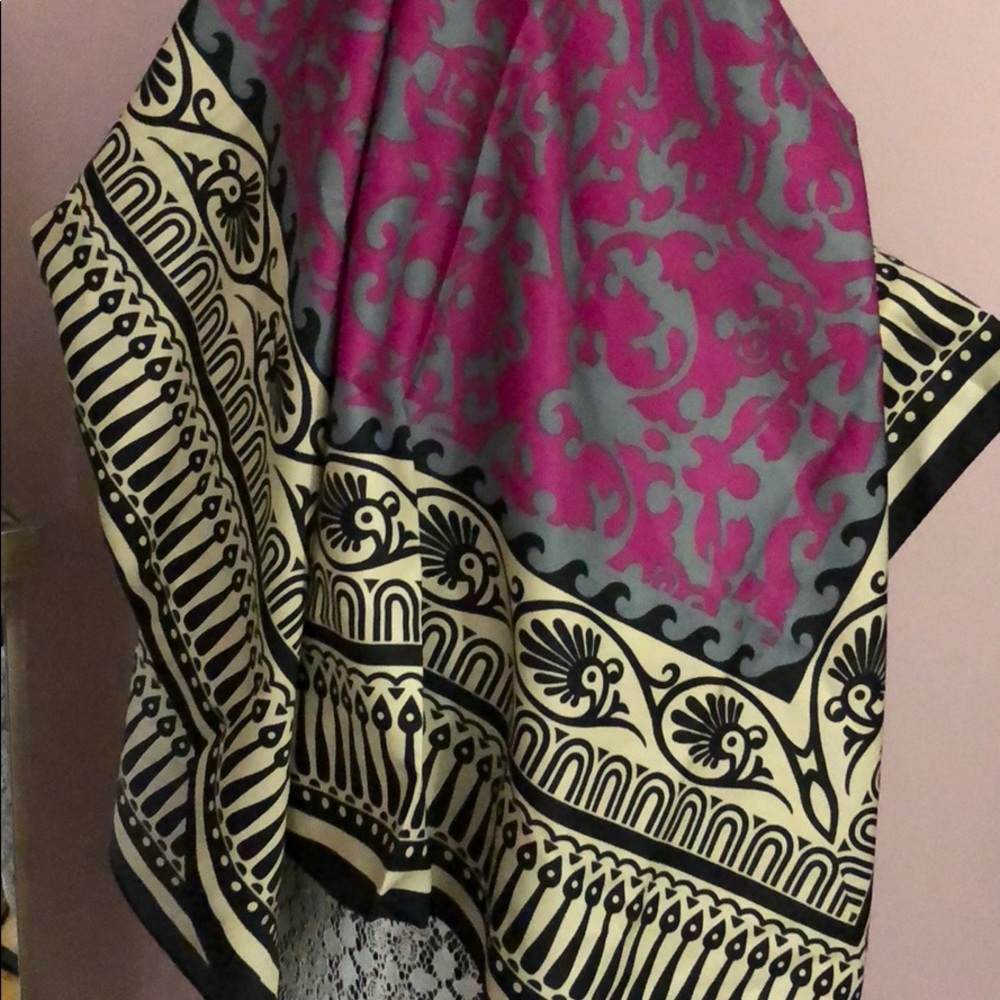 EUC beautiful printed scarf